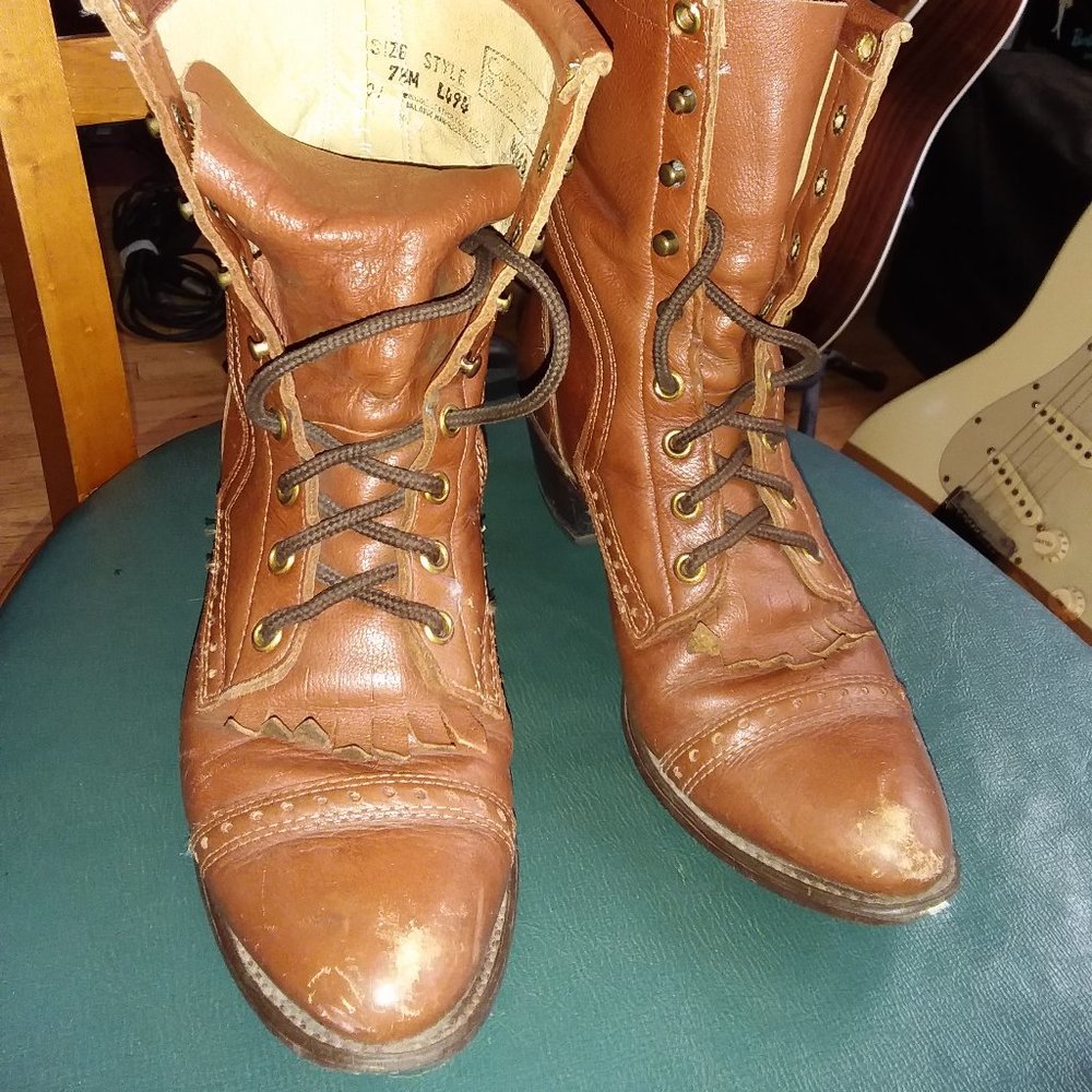 CAPEZIO BROWN LEATHER LACEUP BOOTIES WITH KILTIE